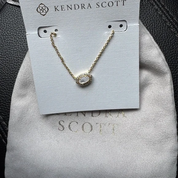 🌸Kendra Scott NWT Gold necklace - Picture 2 of 6